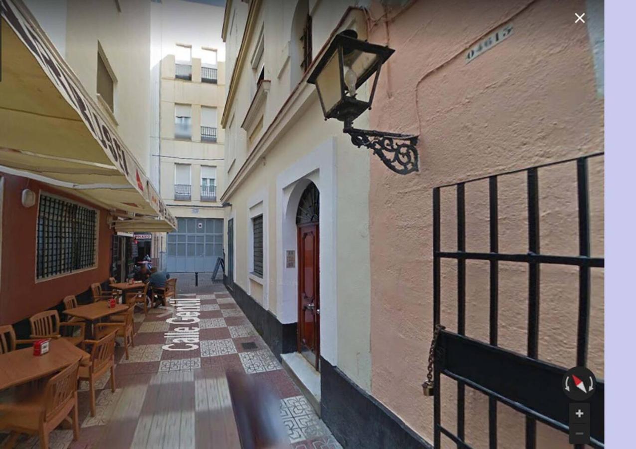En Pleno Centro De Con Parking Economico * Cadix